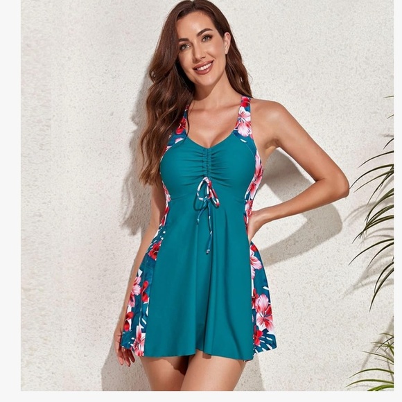 Floral Teal Swim Dress
Casual and elegant
Full coverage black bottom brief - Picture 4 of 8